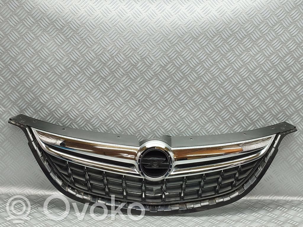 Opel Zafira C Etupuskurin ylempi jäähdytinsäleikkö 