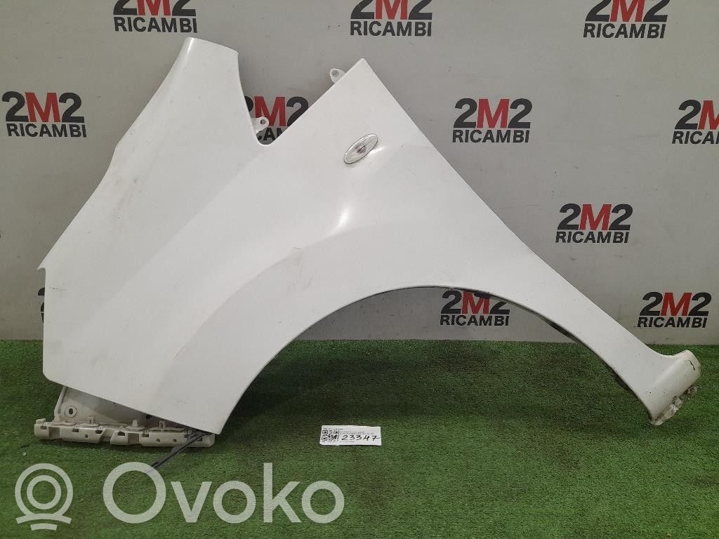 Nissan NV200 Błotnik przedni 