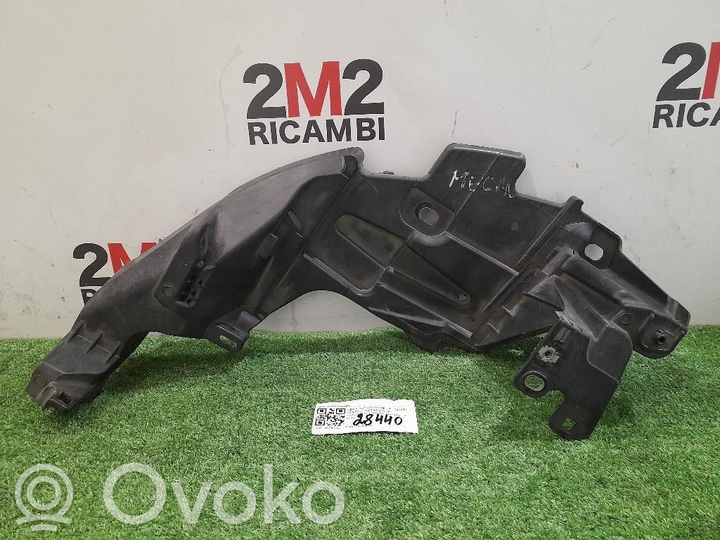 Renault Megane III Priekšējā luktura turētājs 