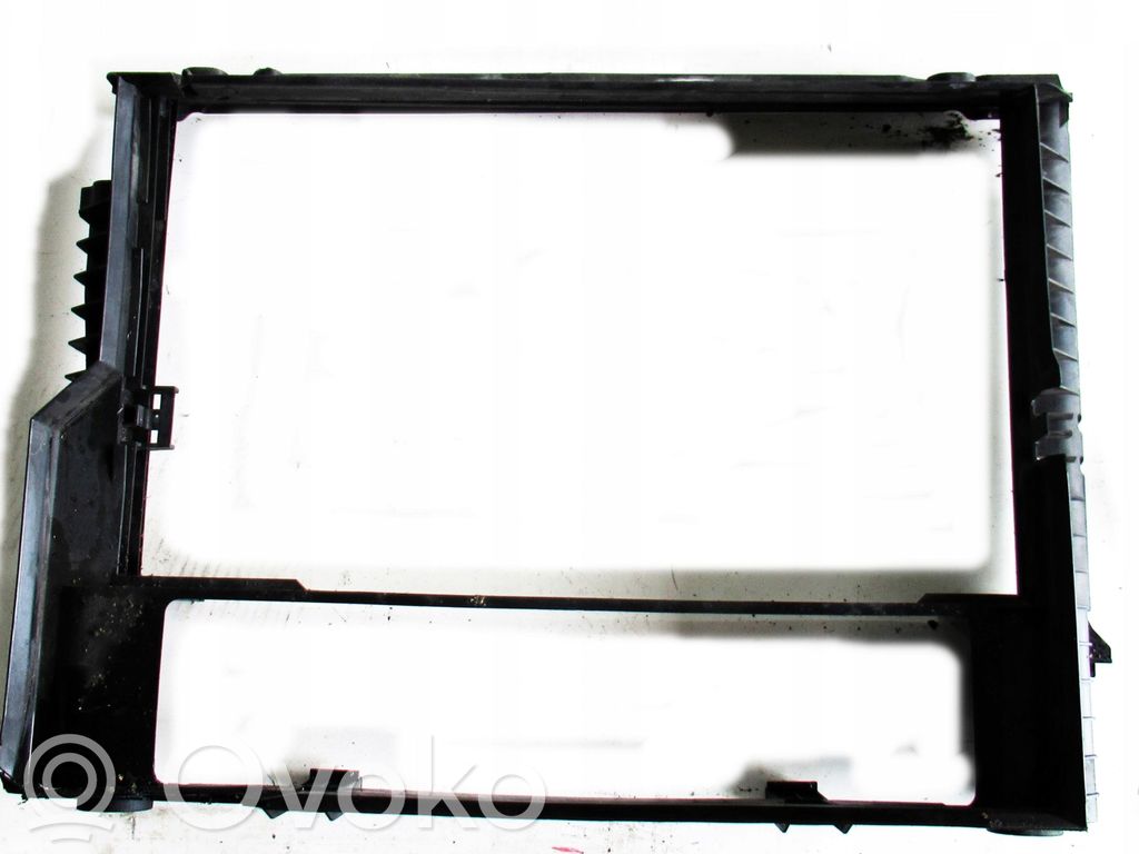 Radiator trim   2354091