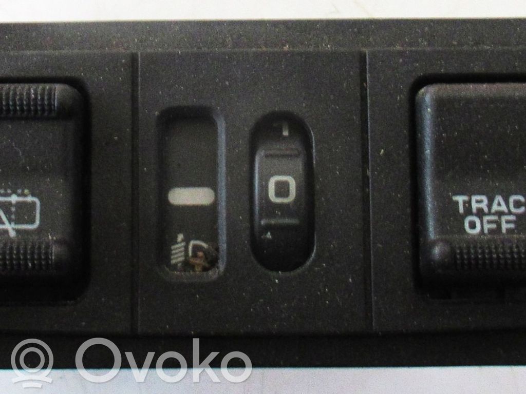 Un conjunto de interruptores   04671622AF