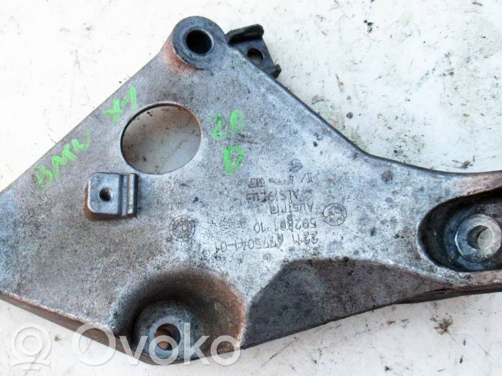 Engine mounting bracket   22116775041