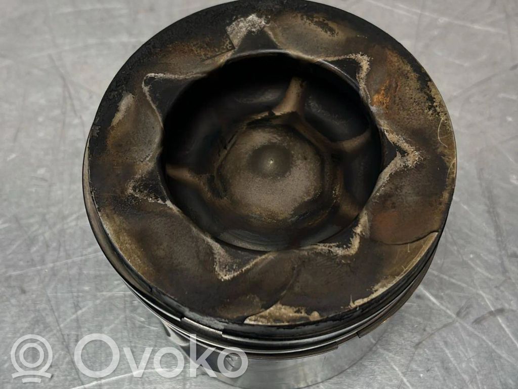 Renault Master III Piston 