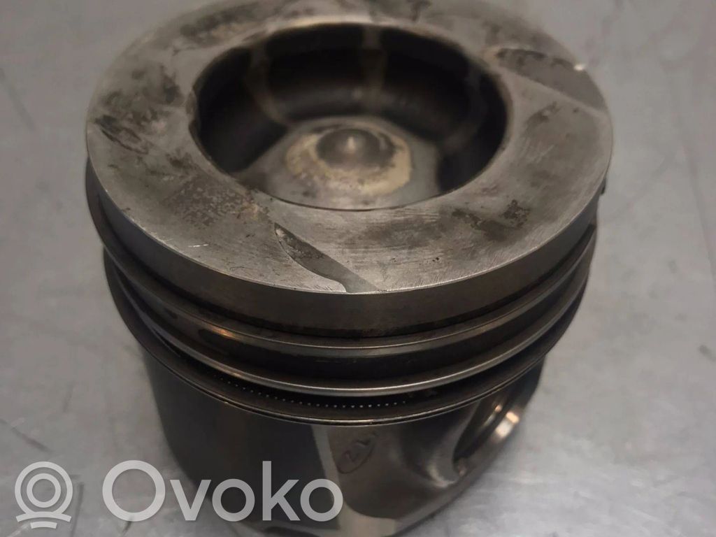 Renault Master III Piston 