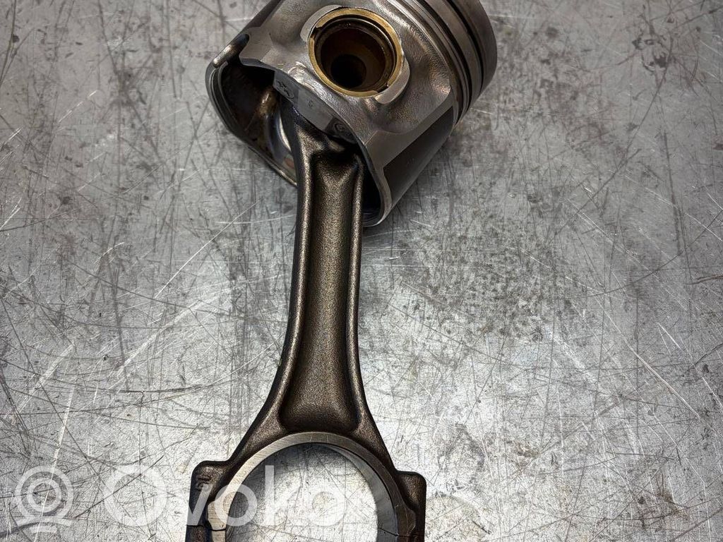 Volkswagen PASSAT B6 Piston with connecting rod 