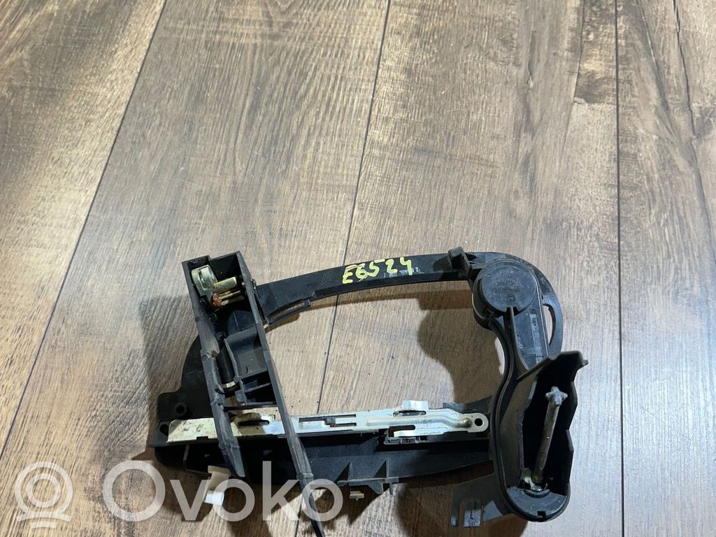 BMW 7 E65 E66 Etuoven ulkokahvan kehys 