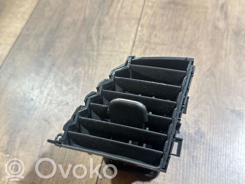 Opel Insignia B Dysze / Kratki środkowego nawiewu deski rozdzielczej 