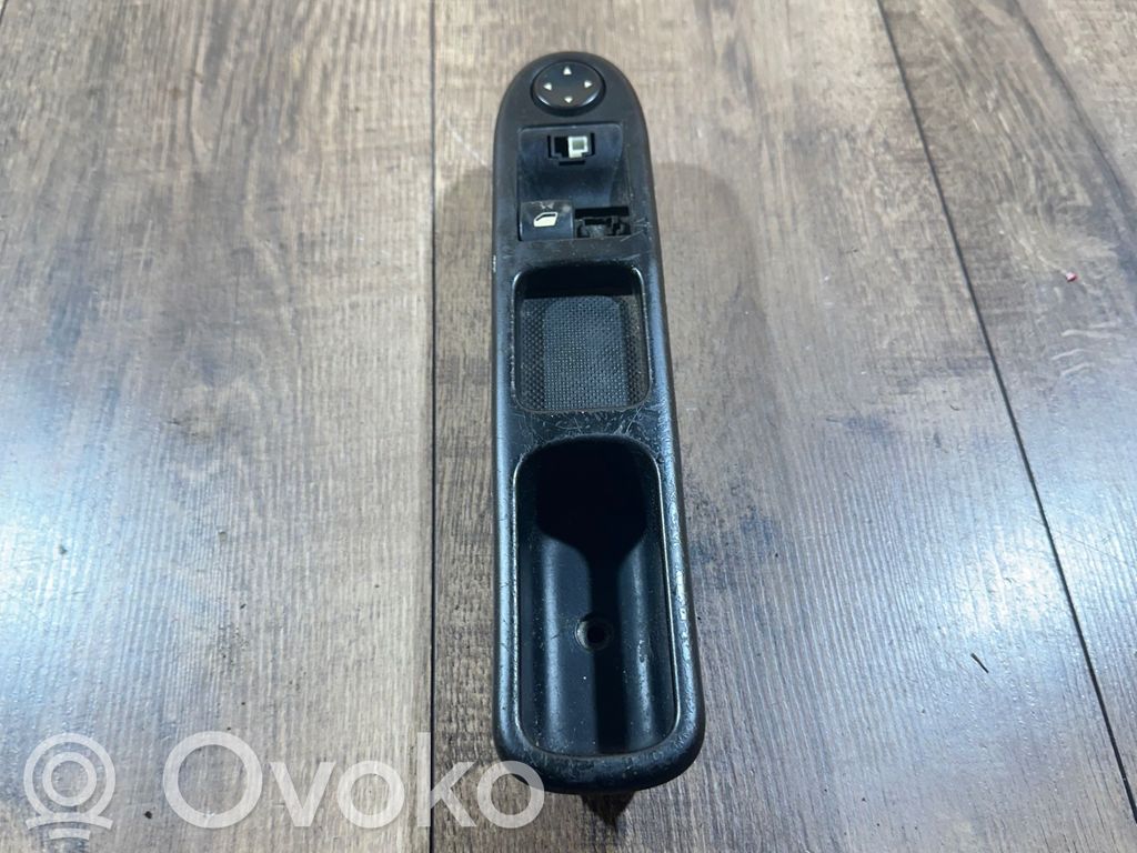 Peugeot 307 Electric window control switch 