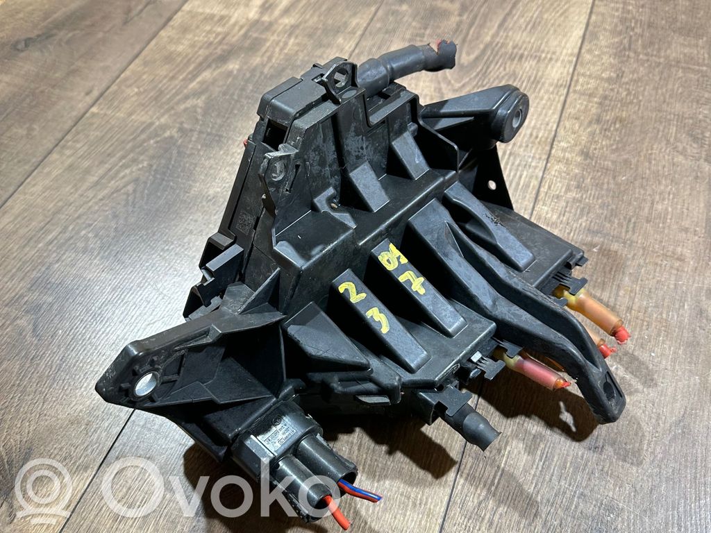 Mercedes-Benz C W205 Saugiklių blokas 