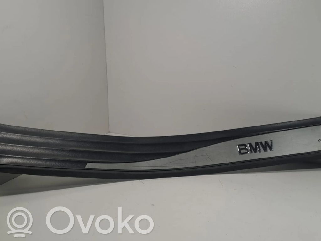 BMW 5 E60 E61 Moldura protectora del borde trasero 