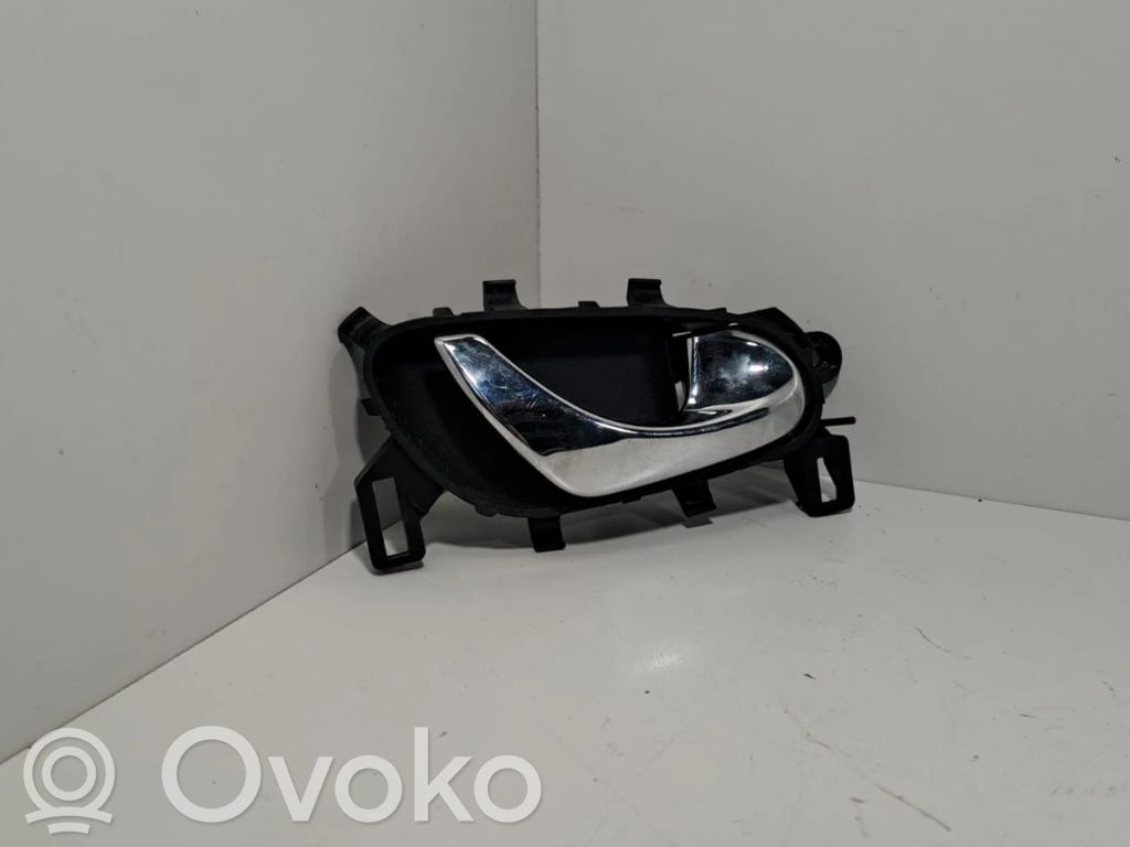 Nissan Qashqai Front door interior handle 