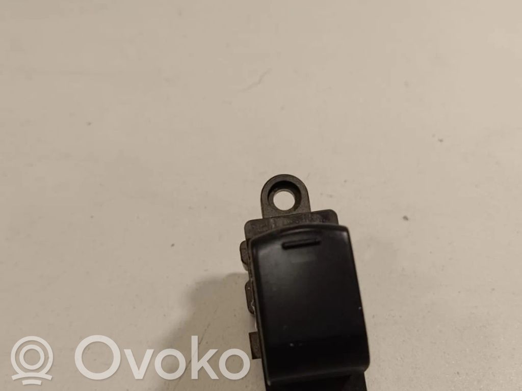 Electric window control switch   25411EA00A