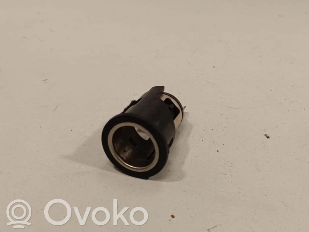 Nissan Navara D40 12V Steckdose vorne 