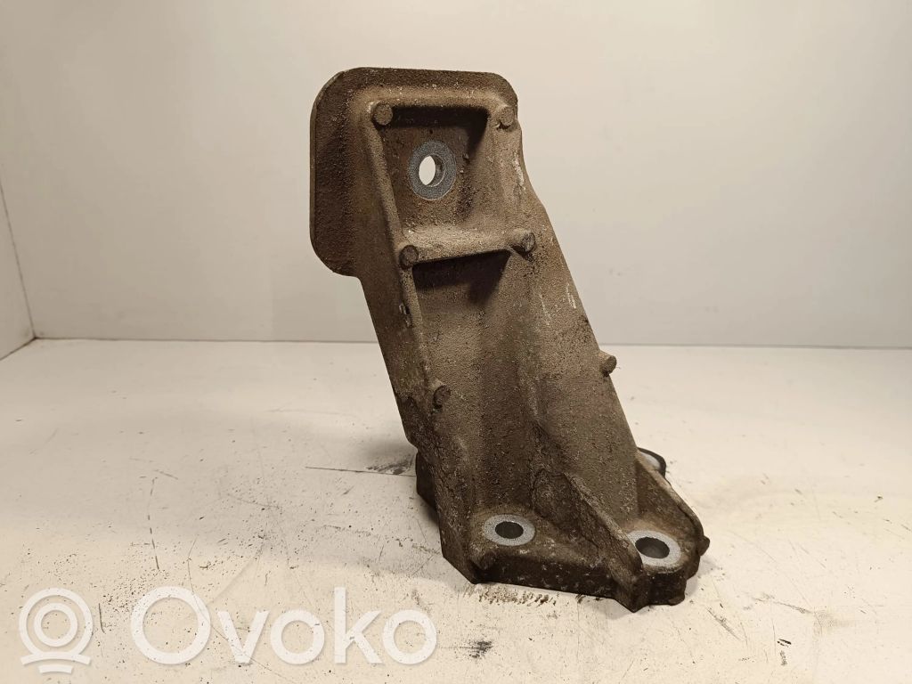 Land Rover Range Rover Sport L320 Engine mounting bracket 
