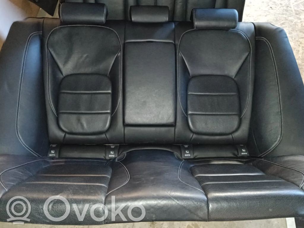 Jaguar XE Takaistuin 