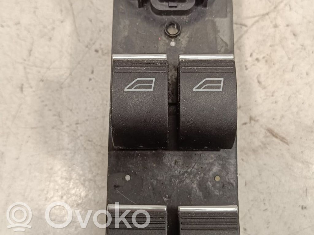 Ford Kuga II Elektrisko logu slēdzis 