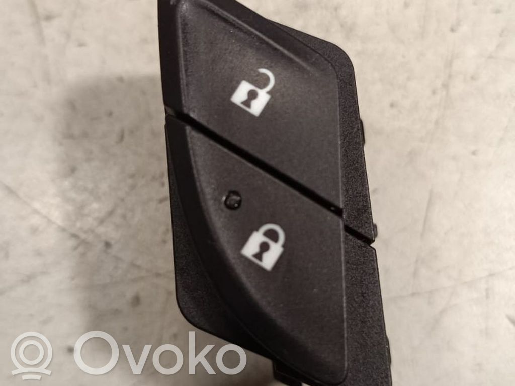 Opel Insignia B Central locking switch button 