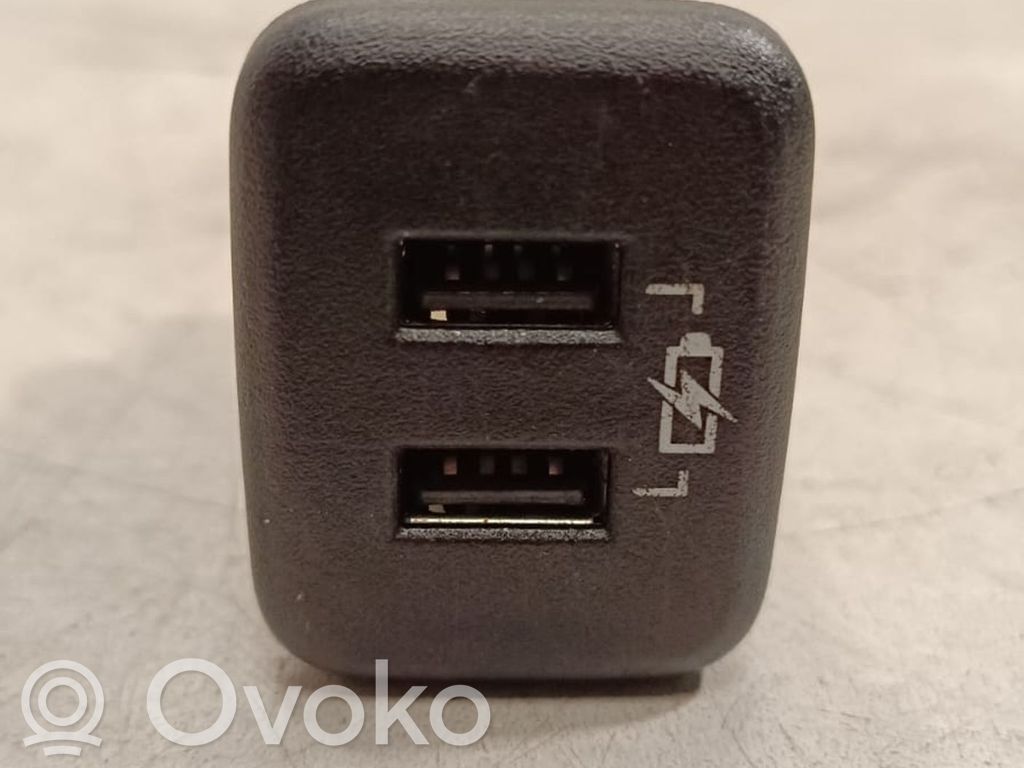 Opel Insignia B USB socket connector 