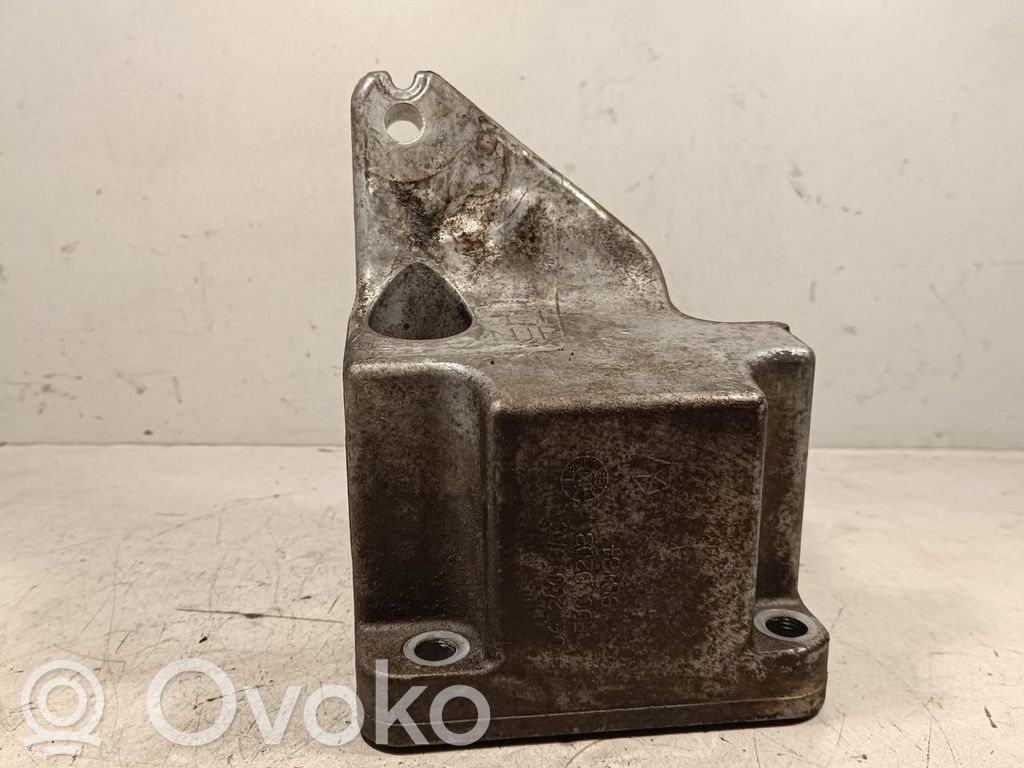 Lancia Thema Engine mounting bracket 