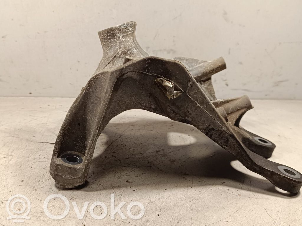 Audi Q7 4M Engine mounting bracket 