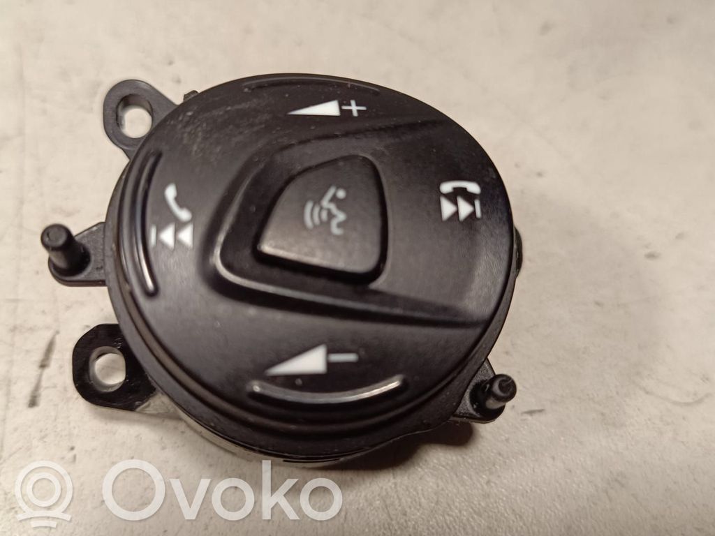 Ford Kuga II Steering wheel buttons/switches 