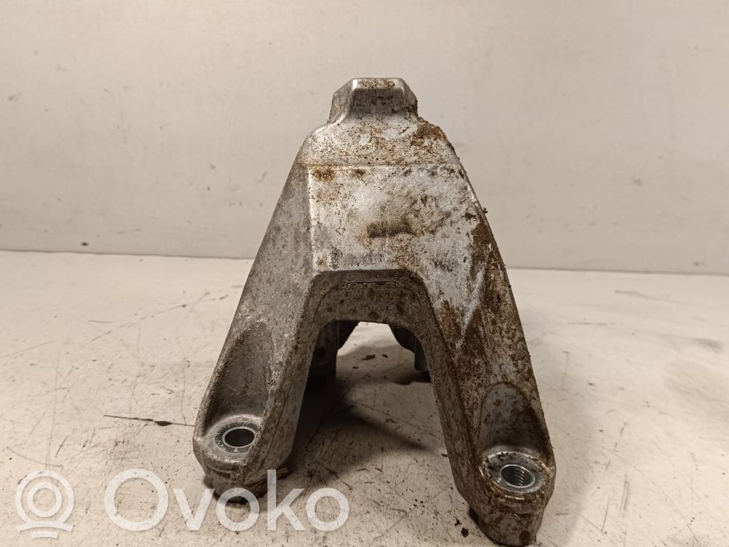 Volkswagen Touareg III Engine mounting bracket 