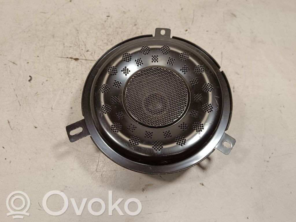 Jeep Grand Cherokee Takaoven kaiutin 