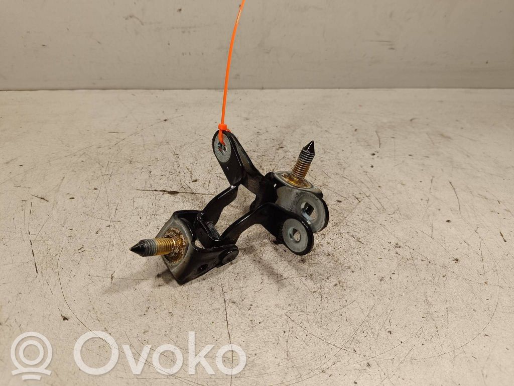 Jeep Grand Cherokee Tailgate/trunk/boot hinge 