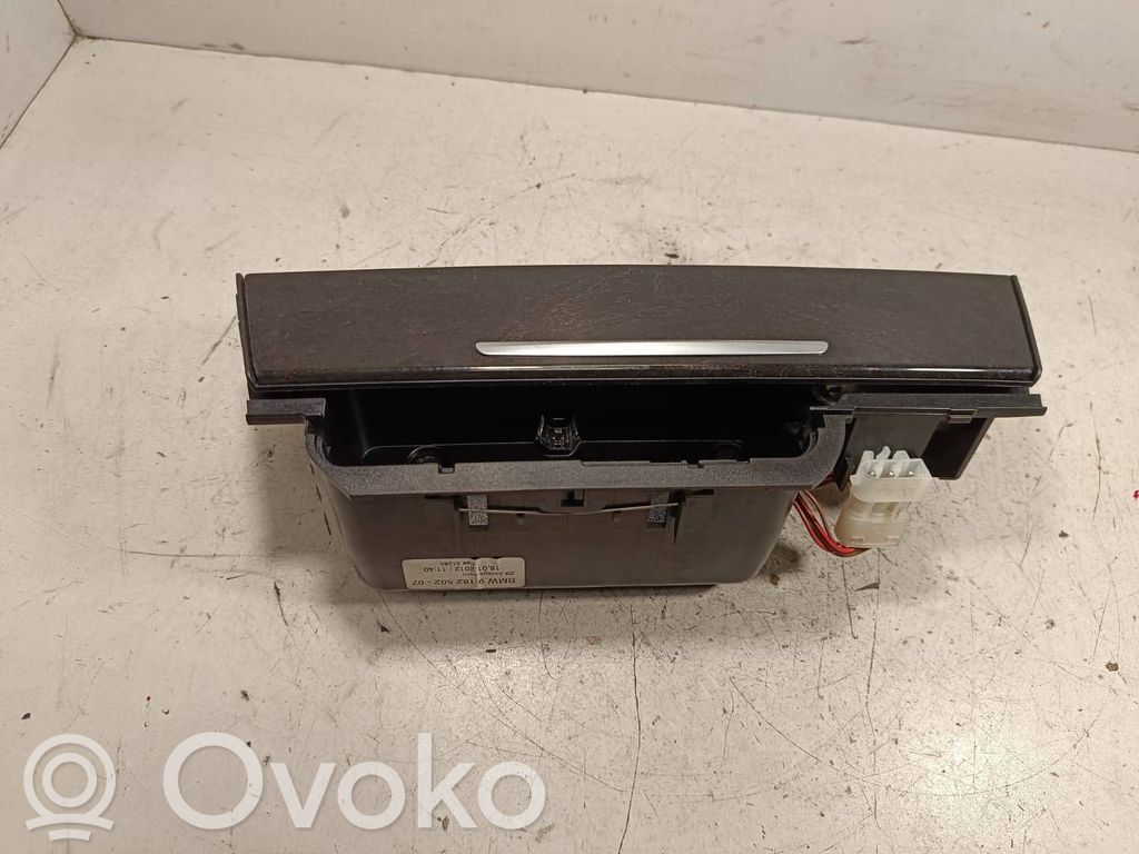 BMW 7 F01 F02 F03 F04 Popielniczka deski rozdzielczej 