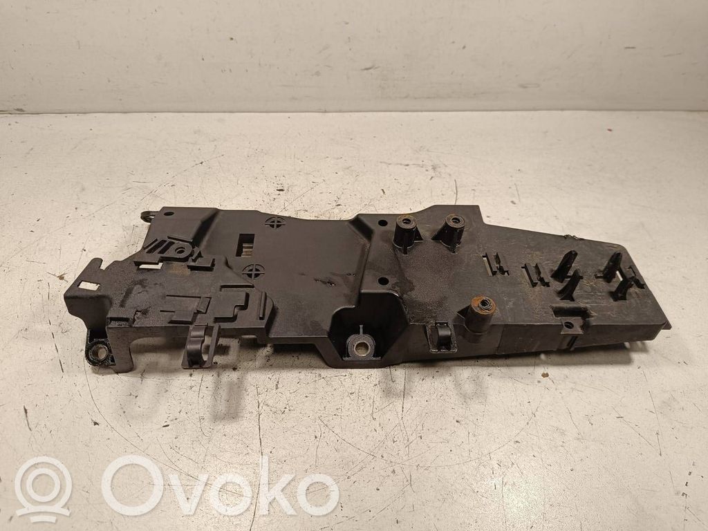 BMW 7 F01 F02 F03 F04 Muu moottoritilan osa 