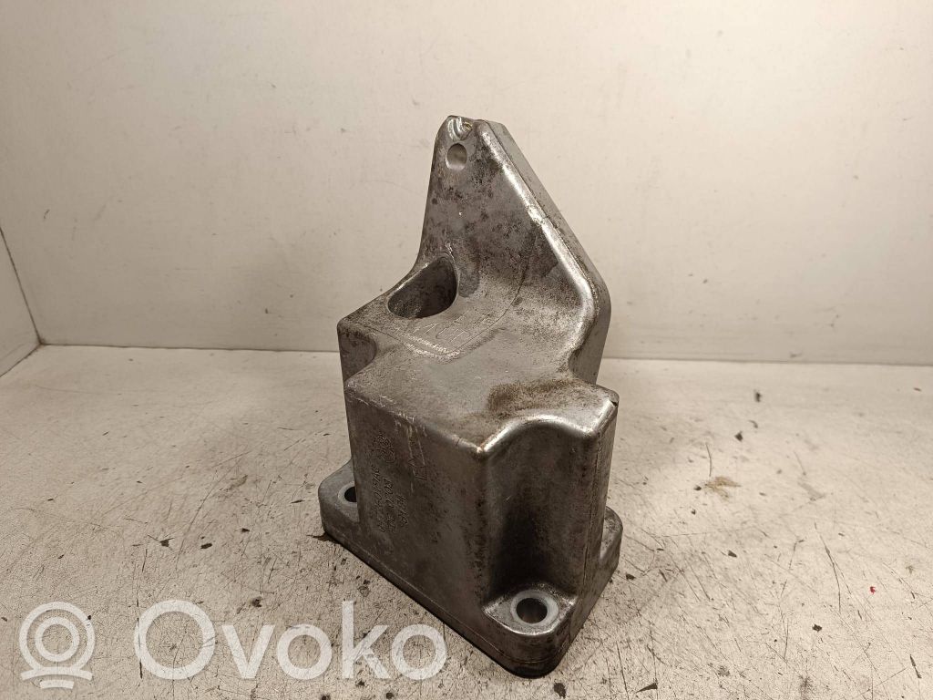 Lancia Thema Engine mounting bracket 