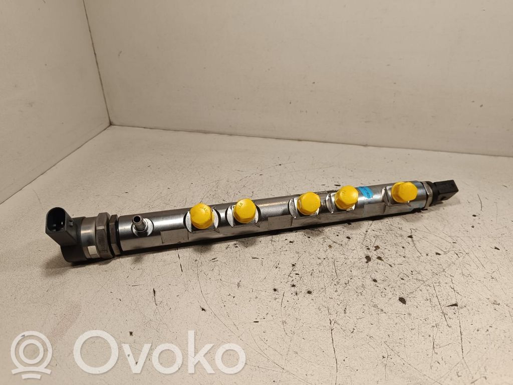 BMW 4 F32 F33 Listwa wtryskowa 
