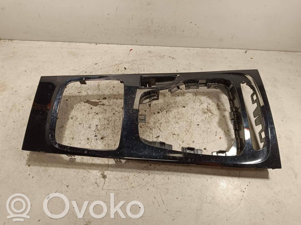 Opel Insignia B Consola de plástico de la palanca de cambios 