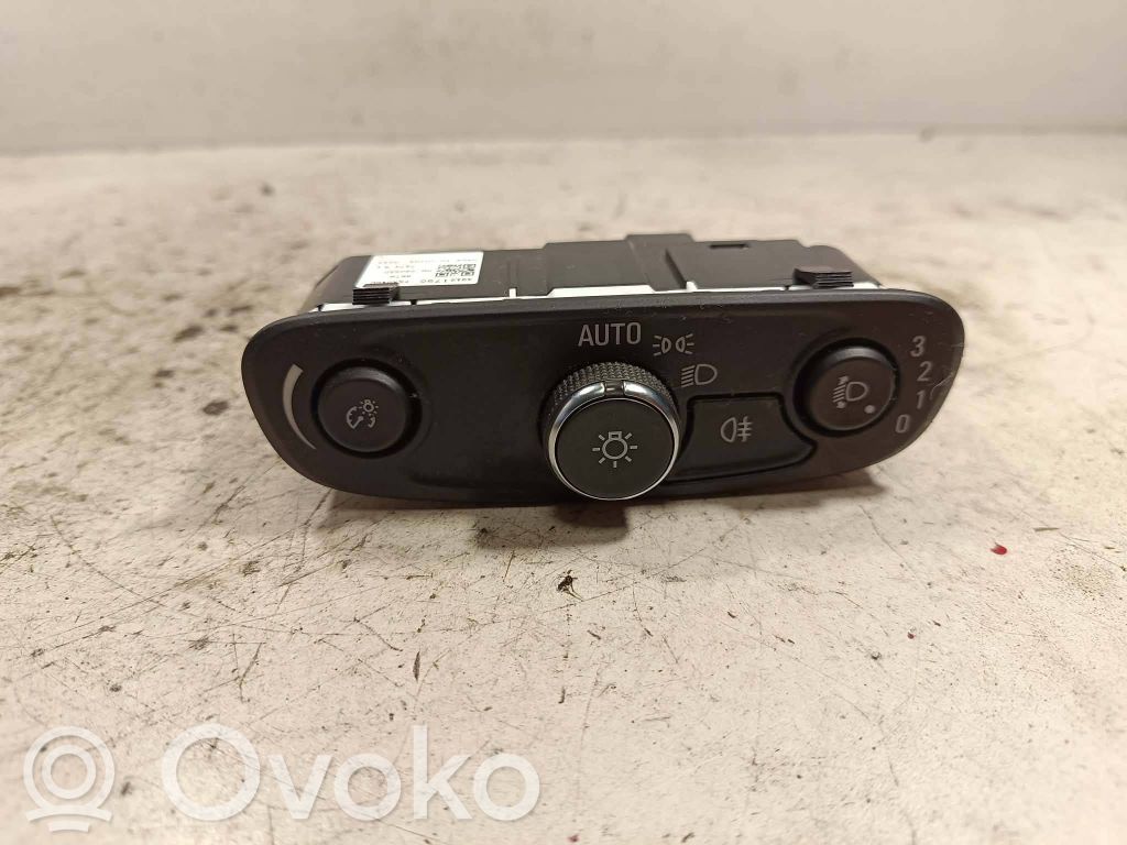 Opel Insignia B Light switch 