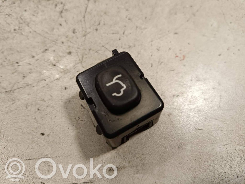 Jeep Grand Cherokee Tailgate opening switch 