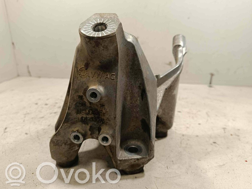 Audi Q7 4M Engine mounting bracket 