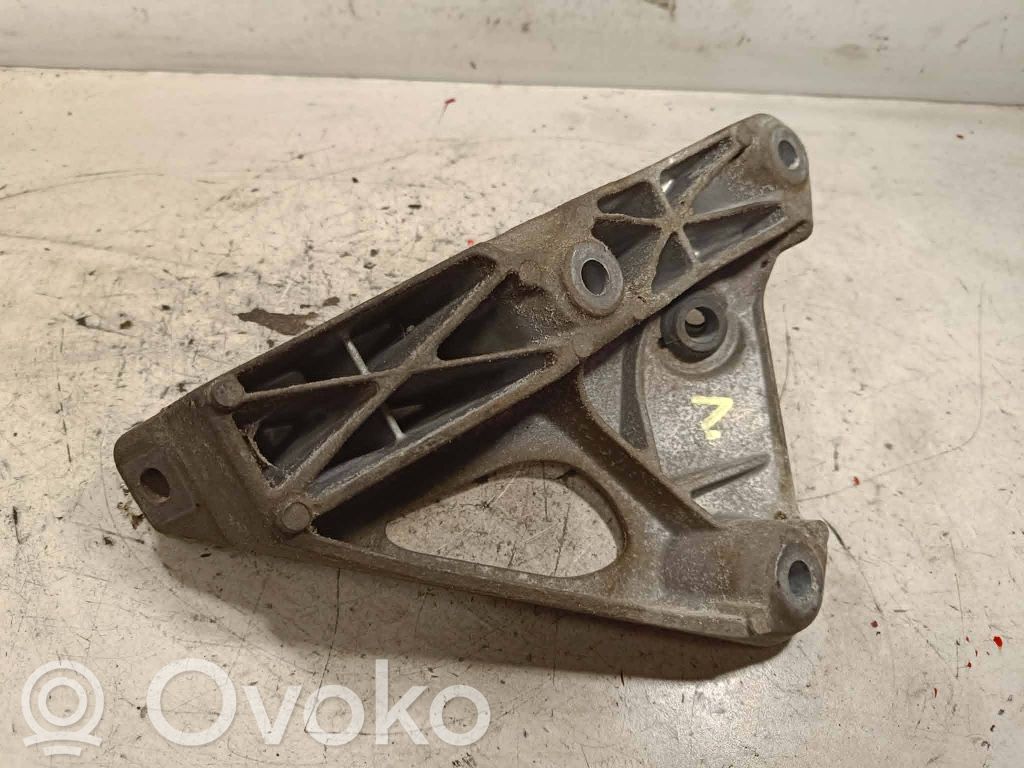 BMW X3 F25 Engine mounting bracket 