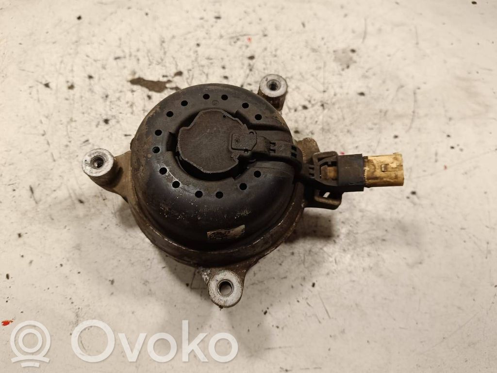 Audi SQ7 Engine mount bracket 