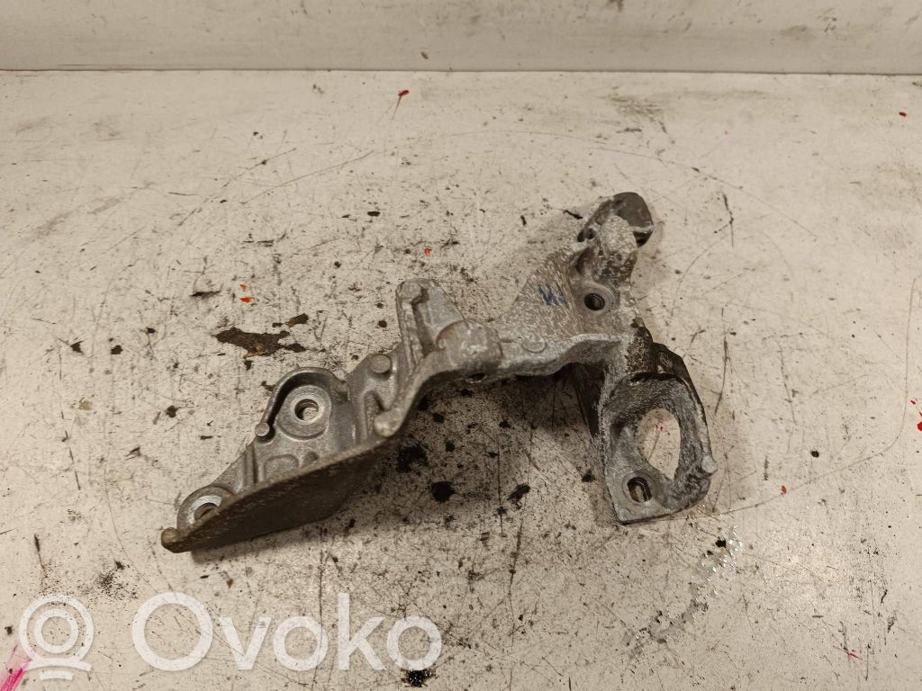 Nissan X-Trail T32 Engine mounting bracket 