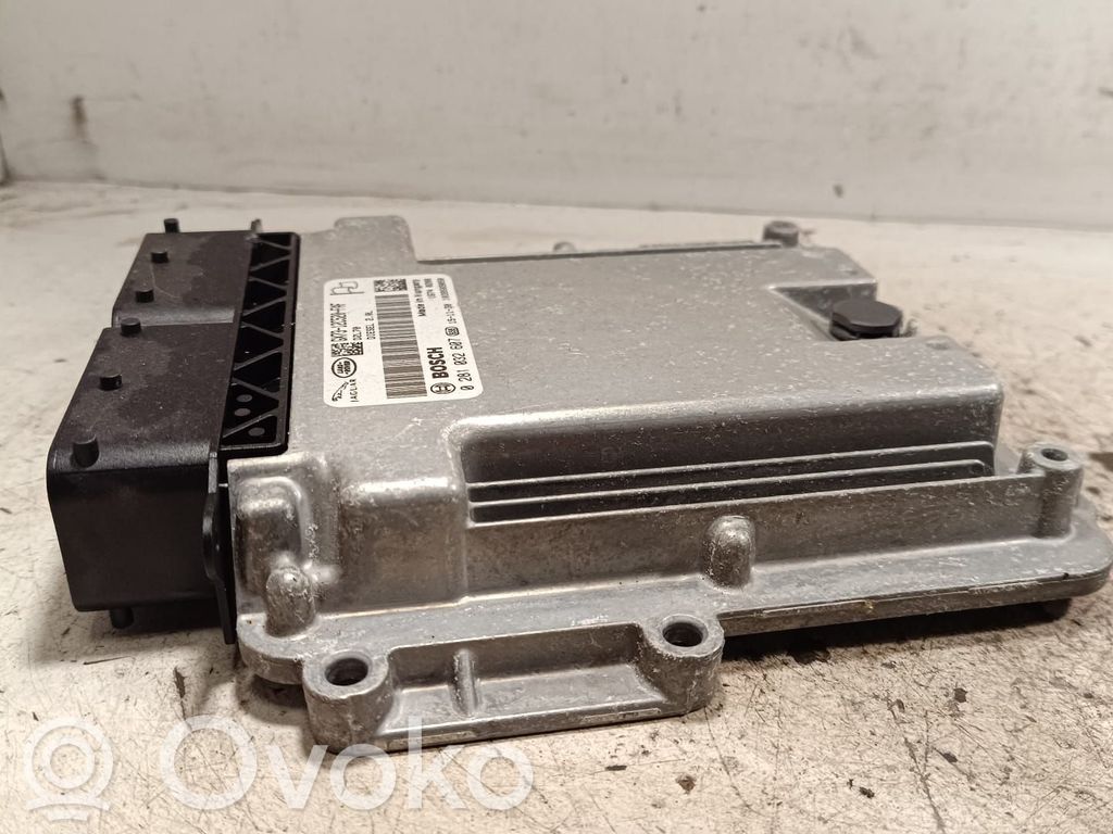 Jaguar XF X260 Engine control unit/module 