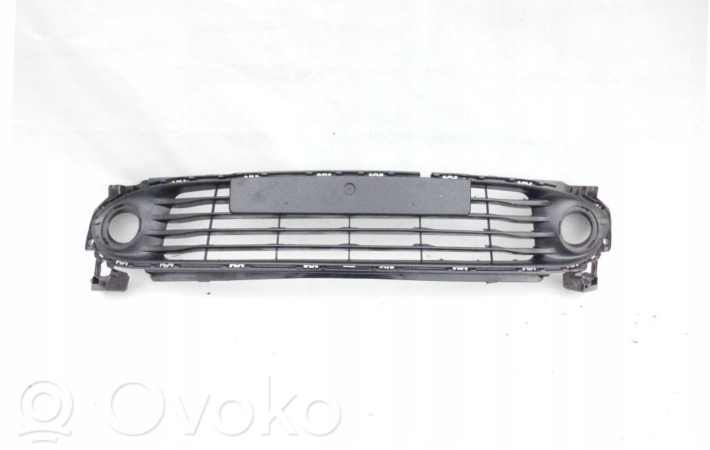 Renault Clio IV Front bumper lower grill 