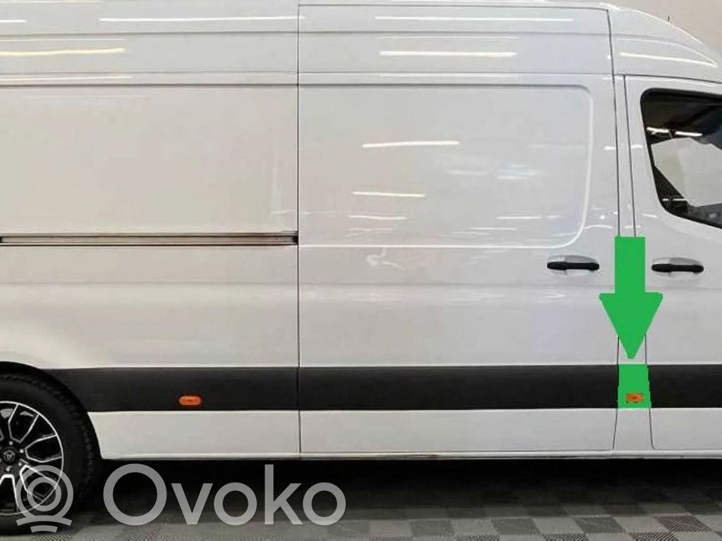 Mercedes-Benz Sprinter W907 W910 Listwa drzwi 