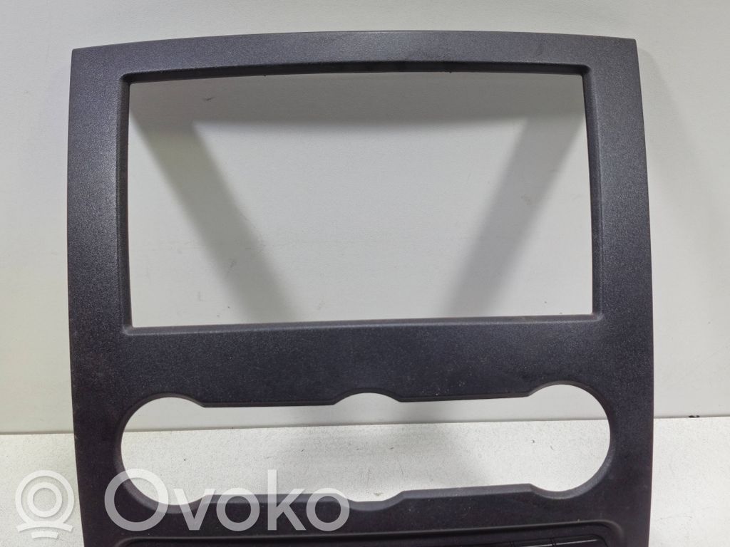 Konsola środkowa / Radio / GPS   A9066800017,9066800017,A9068701310,9064420023,9068700510,9068701310,A9064420023,A9068700510