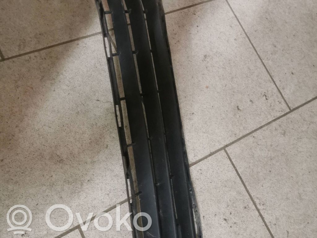 Mercedes-Benz C W204 Apakšējais režģis (trīsdaļīgs) 