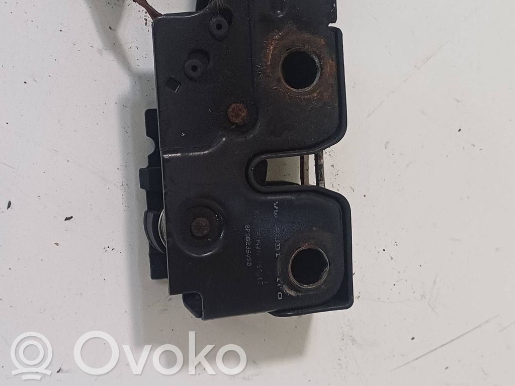 Spyna variklio dangčio   8P0823505D