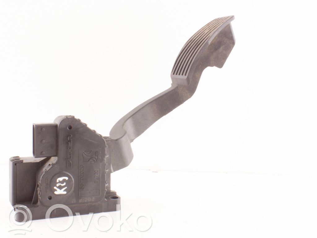 Opel Corsa D Accelerator throttle pedal 