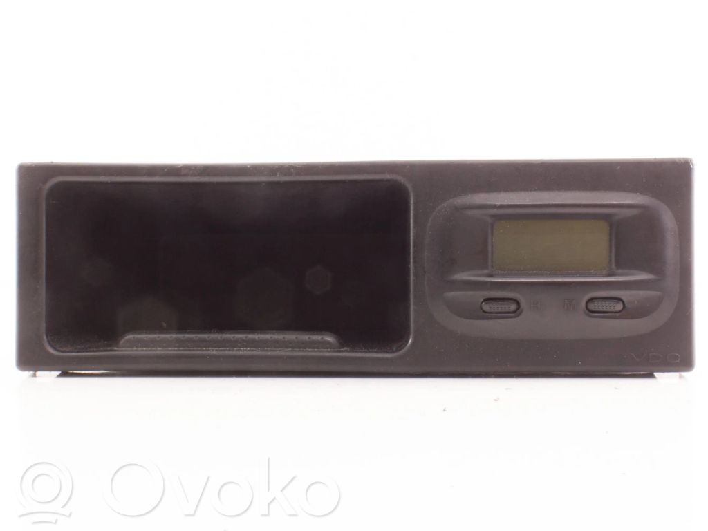 Mazda 323 F Monitori/näyttö/pieni näyttö 