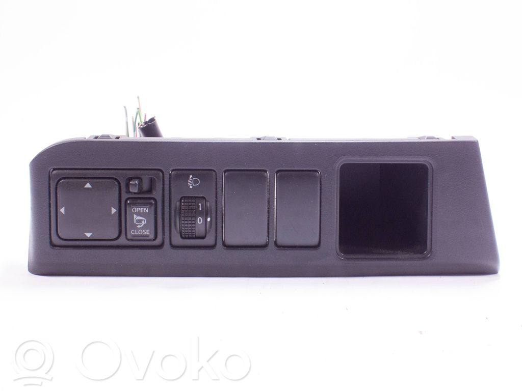 Nissan Note (E11) Wing mirror switch 