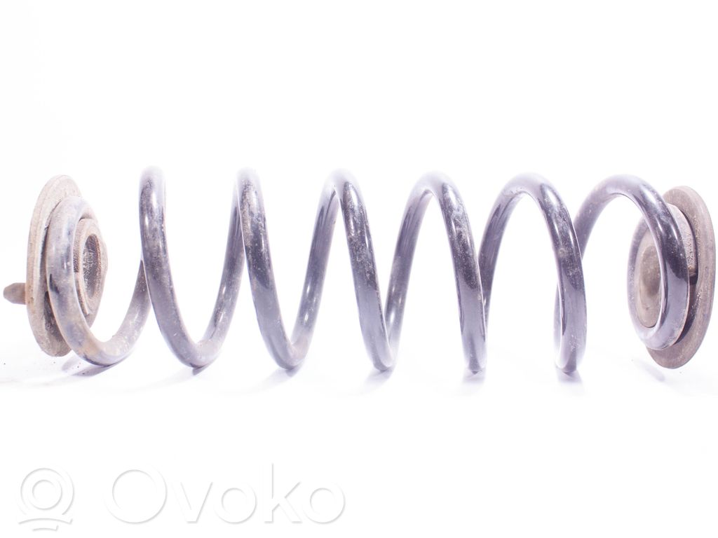 Volkswagen PASSAT B8 Rear coil spring 