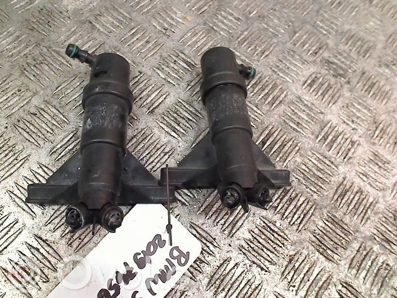 Headlight washer spray nozzle